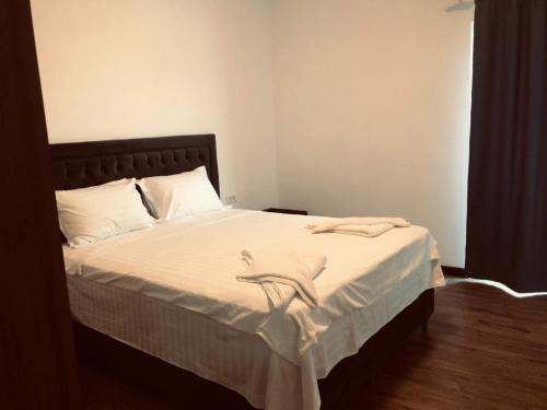 a bedroom with a bed with white sheets and white pillows at Casa Moonlight 2 Mai in 2 Mai