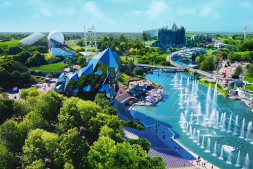 una vista aérea del parque acuático de Disneyland en Studio à 8 min à pied du Futuroscope – 1/4 pers, en Chasseneuil-du-Poitou