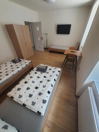 Ένα ή περισσότερα κρεβάτια σε δωμάτιο στο Apartmány HAVLÍČKOVA 423