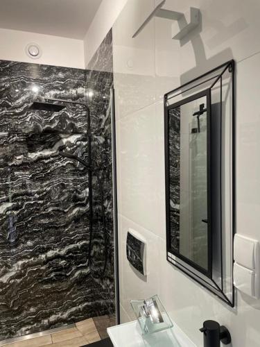 a bathroom with a sink and a mirror at Zielone Rozewie Park in Rozewie