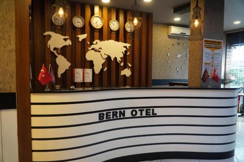 Un certificado, premio, letrero u otro documento en Bern Hotel