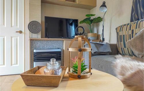 Χώρος καθιστικού στο Nice Home In Heinkenszand With Wifi