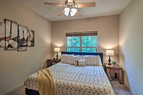 Katil atau katil-katil dalam bilik di 4 Mi to Silver Dollar City Townhome with Game Room!
