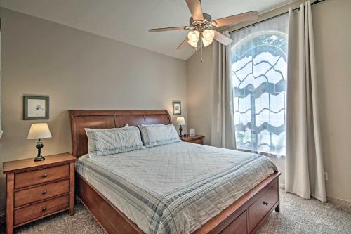 Katil atau katil-katil dalam bilik di 4 Mi to Silver Dollar City Townhome with Game Room!