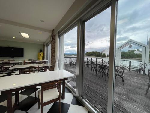 a room with a balcony with tables and chairs at Marina Hotel Kaikuu - Vacation STAY 58502v in Kanayama