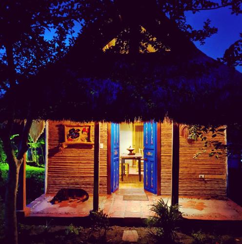 a small house with blue doors and a table at Cabañas Mannan in Tanchachín