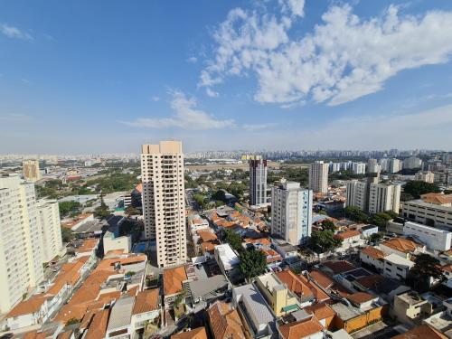 una vista aérea de una ciudad con edificios altos en 360 Suítes Santana - Apartamentos mobiliados, en São Paulo