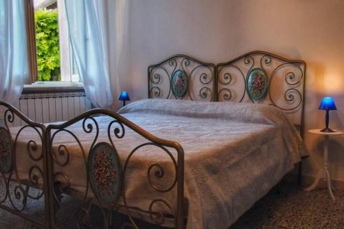 A bed or beds in a room at L'angolo di Zia Anna