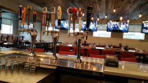 Lounge nebo bar v ubytování Holiday Inn Omaha Downtown - Waterpark by IHG