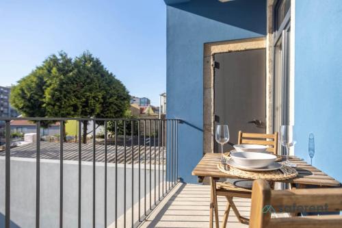 Light-filled Bonjardim Apartments