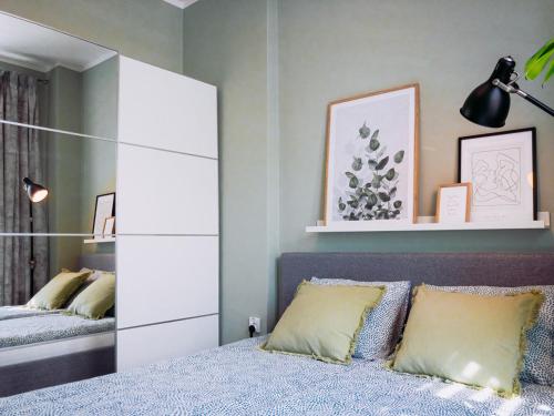 Een bed of bedden in een kamer bij Baszta Jacek Apartament Gdańsk