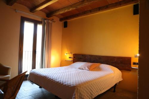 Hotel rural Font del Genil tesisinde bir odada yatak veya yataklar