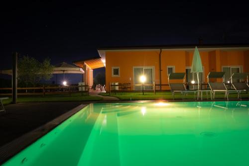 Bazén v ubytování Agriturismo Ai Prati nebo v jeho okolí