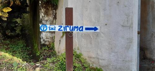 Certificado, premio, señal o documento que está expuesto en Ziruma