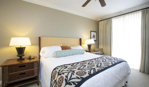 Ένα ή περισσότερα κρεβάτια σε δωμάτιο στο Bright and Luxurious 1BR at Honua Kai Resort K722