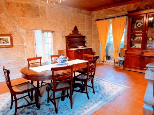 a dining room with a wooden table and chairs at Casa do Cerrado in Agunchos