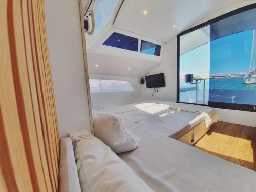 Zdjęcie z galerii obiektu Barco Casa Catamarã Sleepandboat w Faro