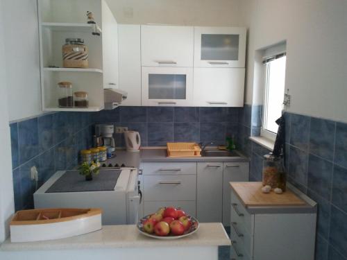 Dapur atau dapur kecil di Apartments Maričević