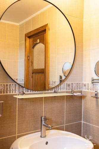 a bathroom with a sink and a mirror at Pensiunea LIN COTA 1000 in Sinaia