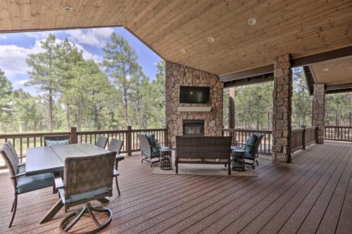 Stylish Show Low House with Expansive Deck! – Photos 2