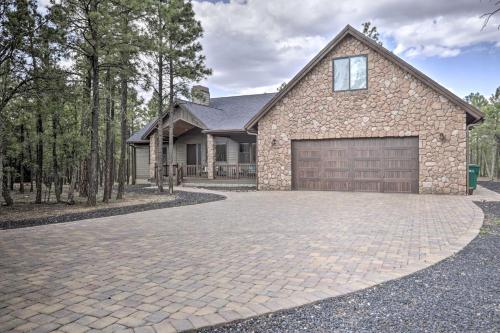 Stylish Show Low House with Expansive Deck! – Photos 3