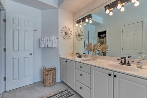 Φωτογραφία από το άλμπουμ του 2 Pools, Boat Slip Waterfront Condo in Lake Ozark σε Lake Ozark