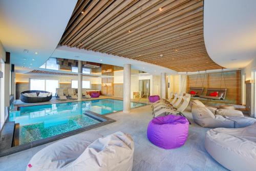 Swimmingpoolen hos eller tæt på Hotel Pfeldererhof Alpine Lifestyle