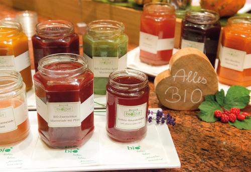a group of jars of jam on a table at RETTER Bio-Natur-Resort in Pöllauberg