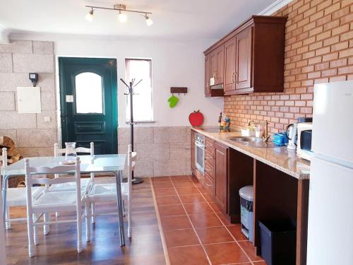 Dapur atau dapur kecil di Casa na Serra 2, Sabugueiro