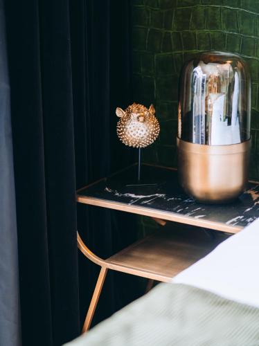 a table with a copper kettle on a shelf at B&B Bardot in Purmerend