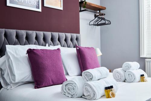 Ένα ή περισσότερα κρεβάτια σε δωμάτιο στο Delven House, Apartment 4