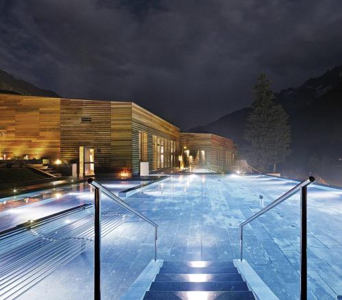 a building with a swimming pool at night at Chalet nature et design in Servoz