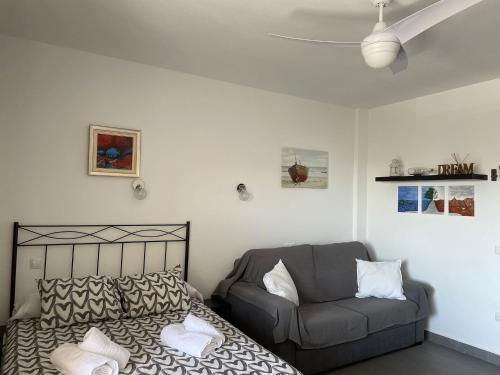 Posedenie v ubytovaní Benalbeach, estudio en primera línea de playa
