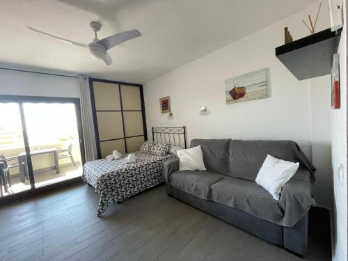 Benalbeach, estudio en primera línea de playa photo 29