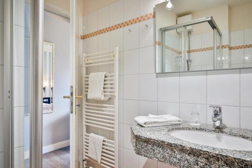 Uma casa de banho em Sylthotel Raffelhüschen Garni