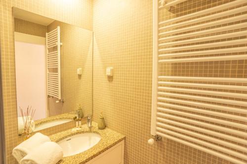 Kylpyhuone majoituspaikassa FLORES 36 by YoursPorto