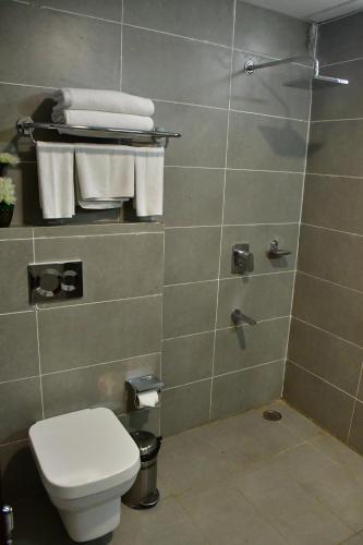 Koupelna v ubytování Hotel Yatharth Inn
