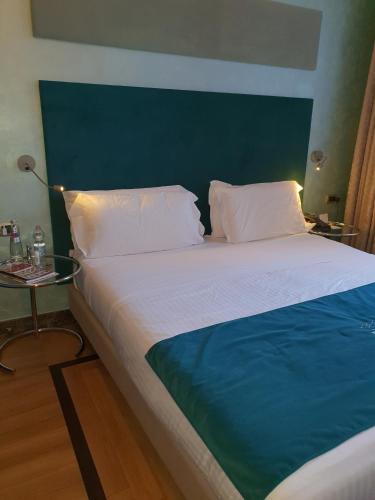 One Private Studio with stunning full sea view, shared pool and Ac