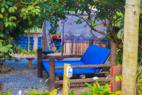 a pair of blue chairs sitting in a garden at Hospedaria Rancho Ferreira in Nova Friburgo