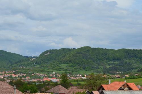 Pemandangan gunung umum atau pemandangan gunung yang diambil dari rumah tamu ini