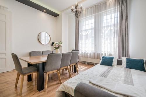 Posedenie v ubytovaní Real Apartments Zichy