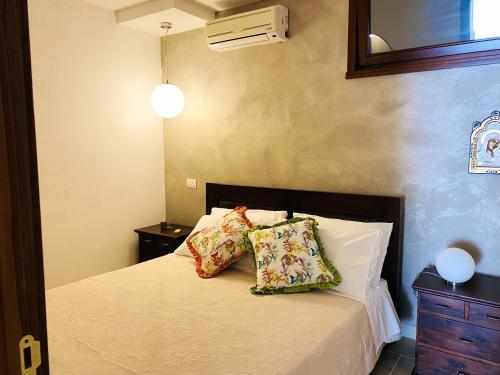Ένα ή περισσότερα κρεβάτια σε δωμάτιο στο Charming Apartment in Nardò with Shared Pool