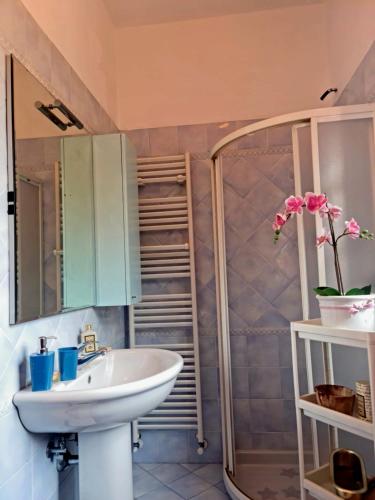 A bathroom at Villa Versilia