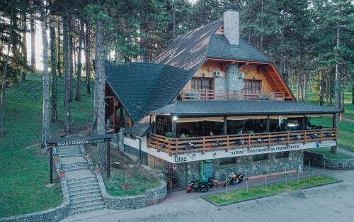 a house with a roof on top of it at Prenoćište/Restoran Lovac in Bihać