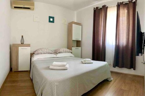 Summer app Pool spa Jacuzzi city center