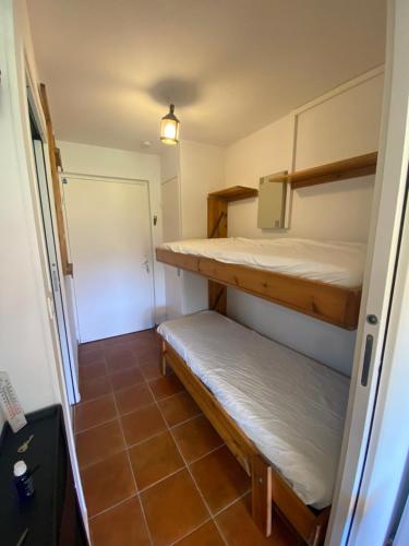 a small room with two bunk beds in it at Boost Your Immo Six Fours Les Plages Jardins Azur 511 in Six-Fours-les-Plages