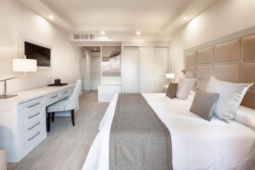 Кровать или кровати в номере Hotel RIU Garoé