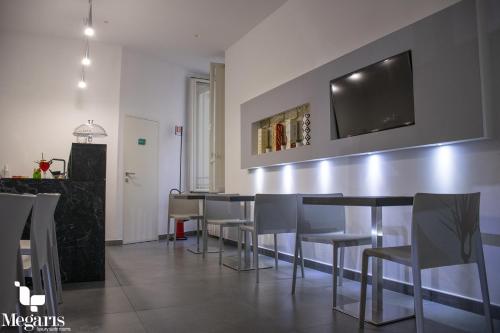 a dining room with a table and chairs at Megaris Luxury Suite Rooms in Naples