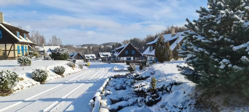 Kaszuby, dom kaszubski nad jeziorem Danielowa Dolina