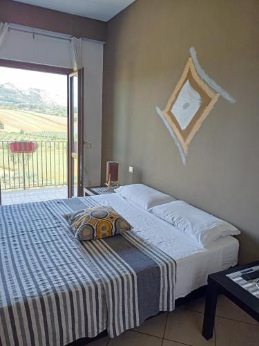 Un pat sau paturi într-o cameră la Il Faggio 17 B&B